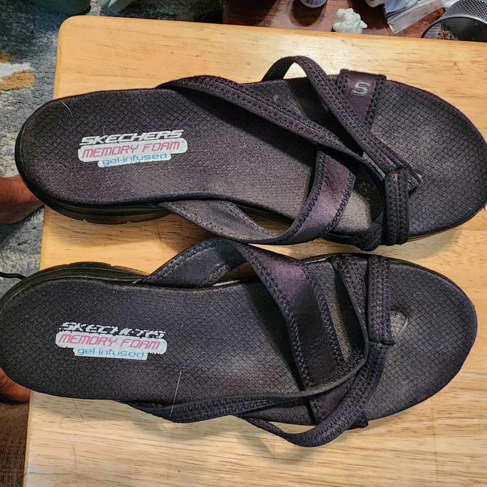 Skechers memory foam slip on sandals sz 11